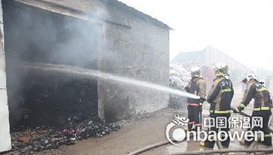 淄博市一生產大棚保溫被廠家倉庫發生火災